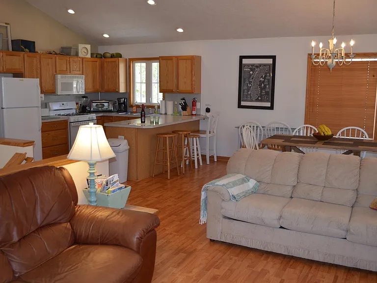 3342 N Lakeshore Dr — Photo 5