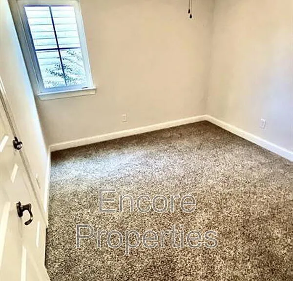 2057 Aventon Ln — Photo 9