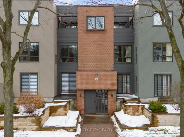 150 Waverley St #2C, Ottawa, ON K2P 0V4