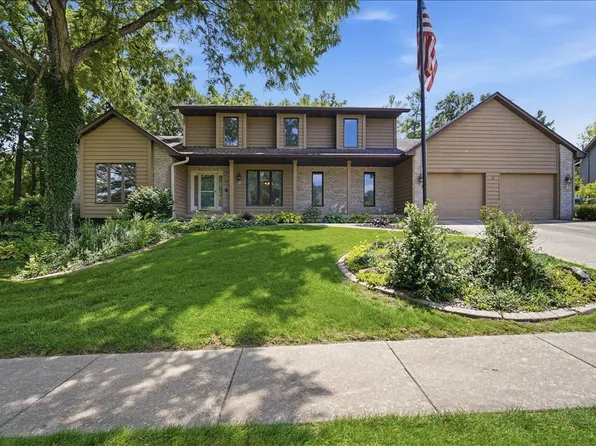 2 Stetson Dr, Bloomington, IL 61701