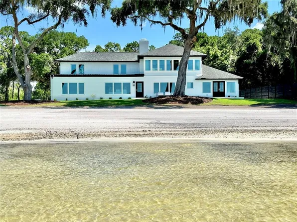 12481 SE 136th Ter, Ocklawaha, FL 32179