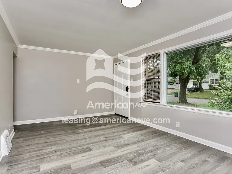 881218_004_wm_-_living_room_13077497.jpg