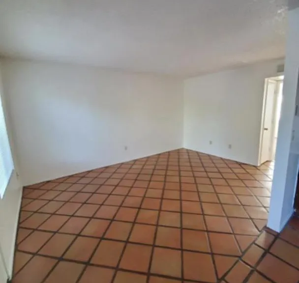 1057 E Halcyon Rd — Photo 3