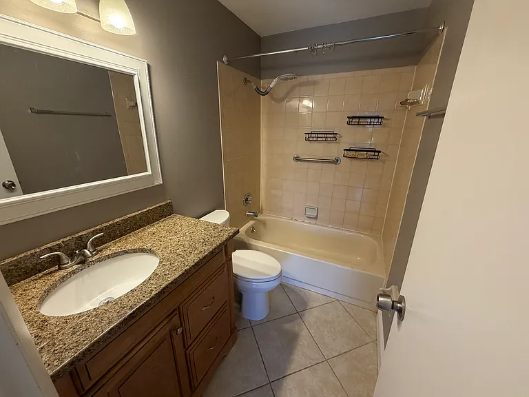1005 SW 48th Ter #1 — Photo 15