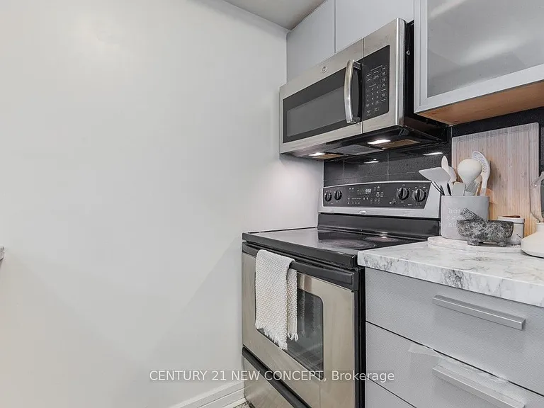 18 Harrison Garden Blvd #903 — Photo 12