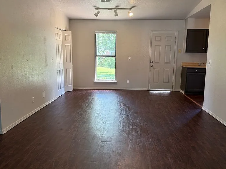 504 Highland Dr — Photo 12