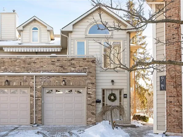 3230 New St #19, Burlington, ON L7N 1M8