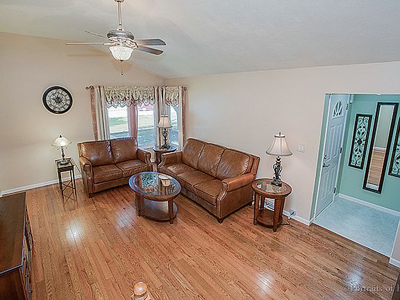 4th image of 1017 Joliet St