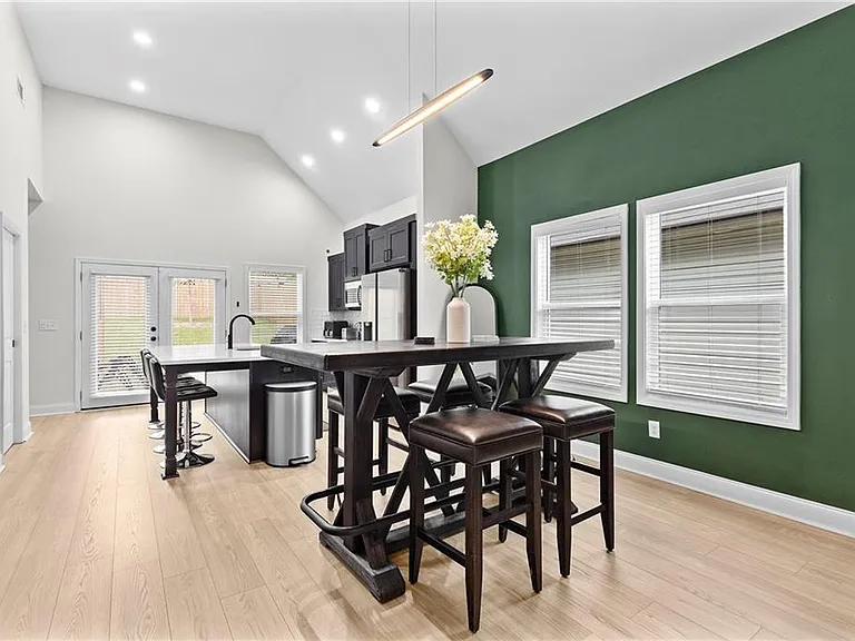 624 Robert St NW — Photo 8