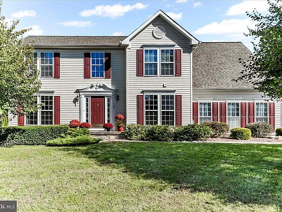 4th image of 126 Hemlock Dr