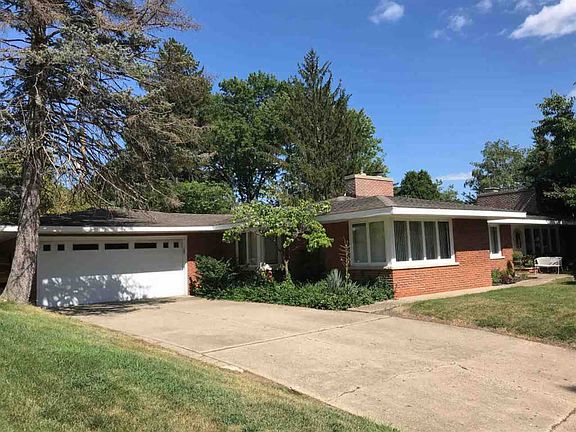 2nd image of 405 W Greenway Pl