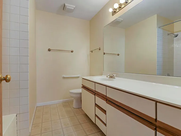 1206 Ballantrae Pl #E — Photo 13