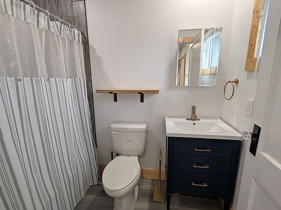 5th image of 822 W Locust St #11313832