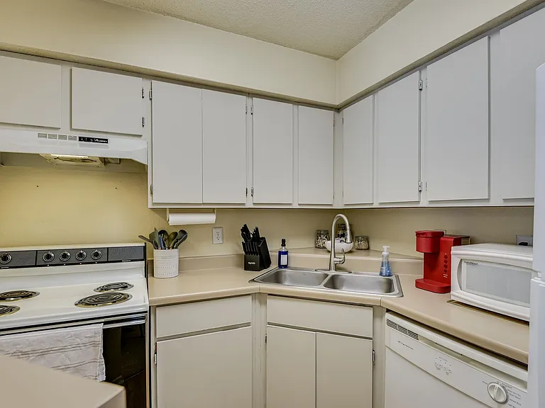 Champions Pines Apartments — Photo 76