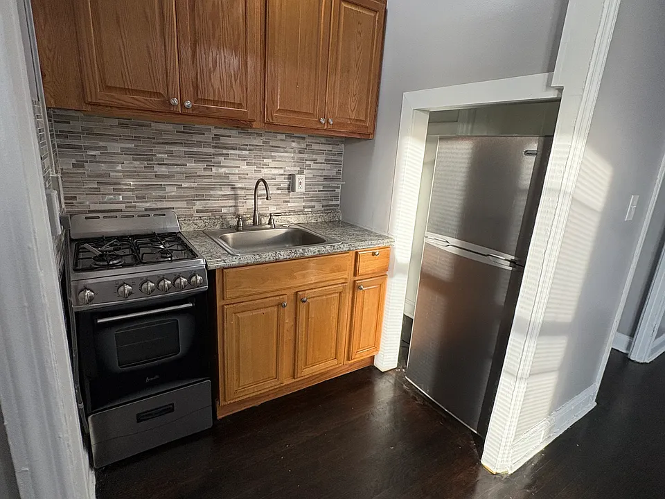 25 Sanford Pl #C21