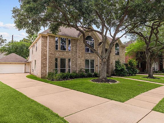 3rd image of 3219 Castlewind Dr