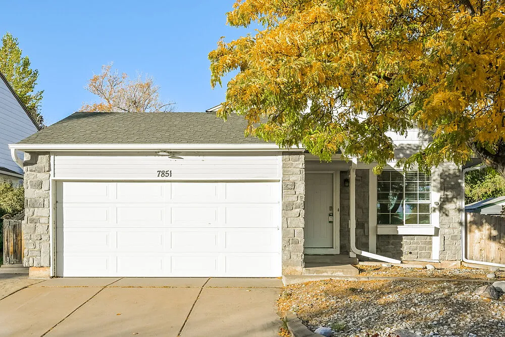 3 bed, 3.0 bath, 2193 sqft, $2,655 — Photo 1