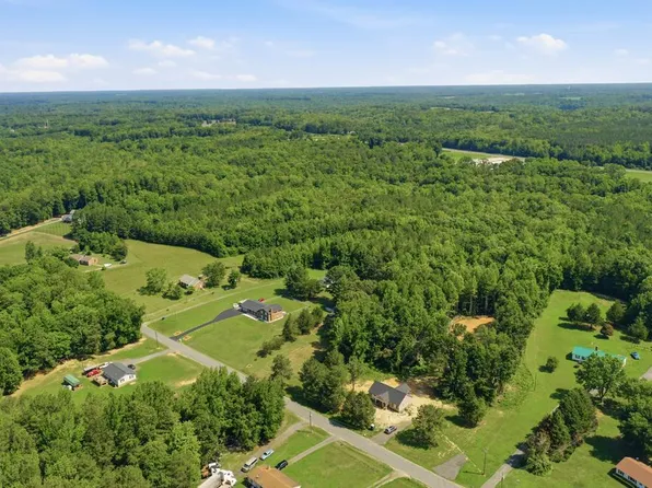 4 The Hook Rd, Warsaw, VA 22572