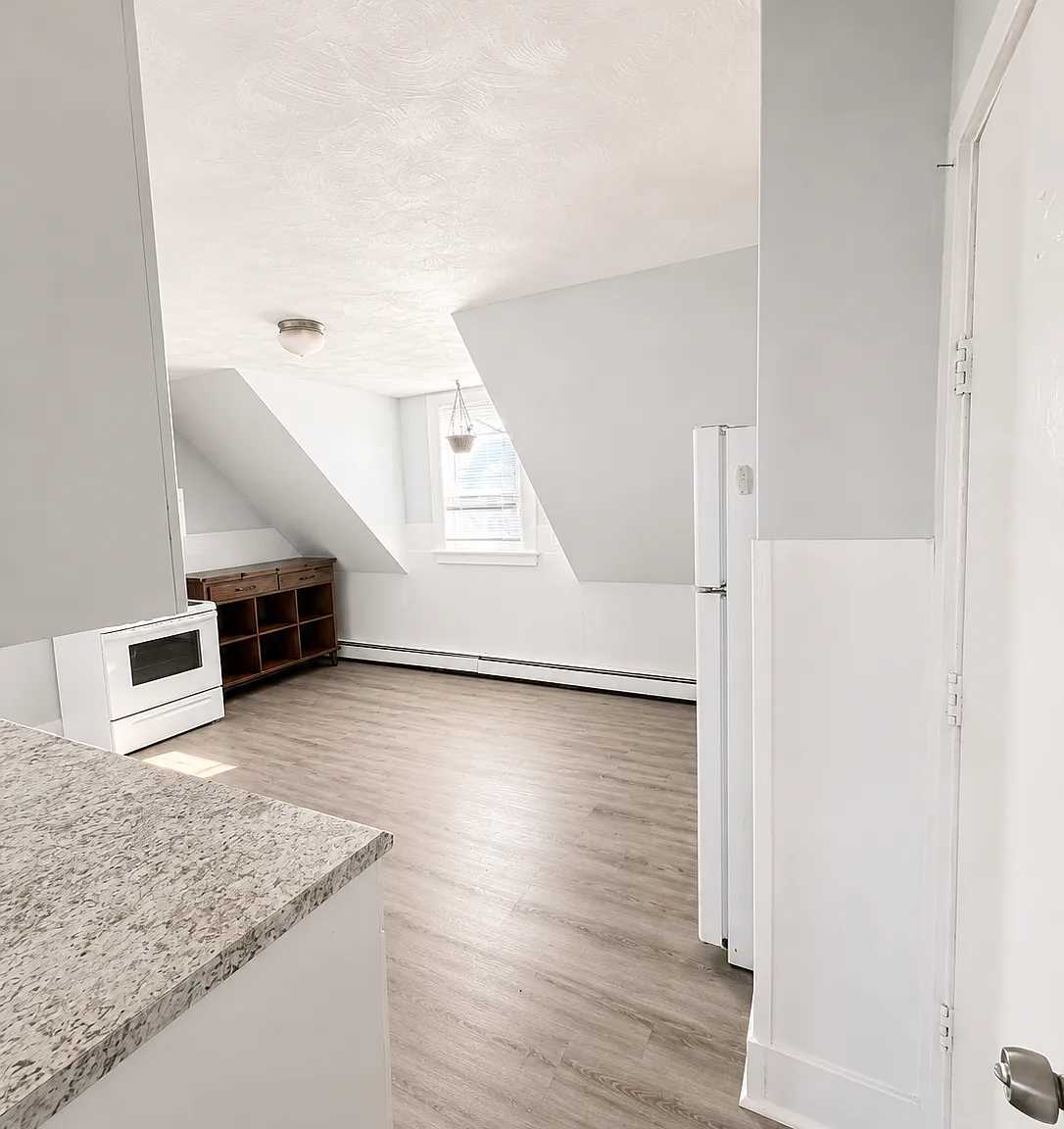 2 bed, 900 sqft, $2,400 — Photo 3