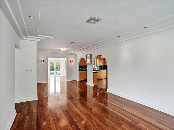 5th image of 1401 NE 16th Terrace