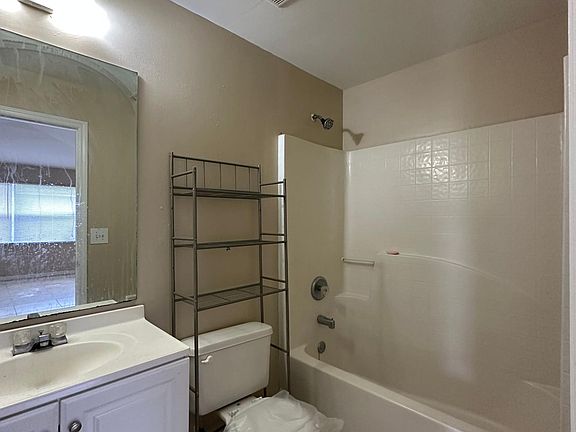 4th image of 852 Holmes Ave #852