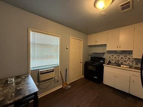 4th image of 1102 N Carrizo St
