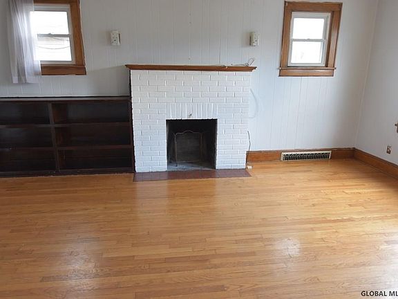 3rd image of 45 Holmes Ct