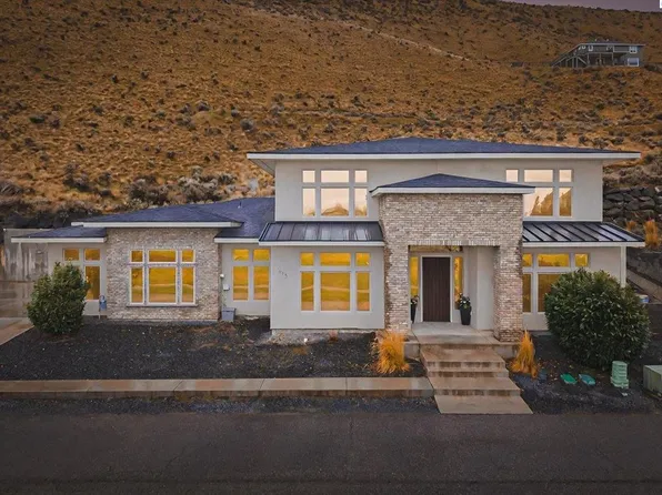 915 Meadow Hills Dr, Richland, WA 99352