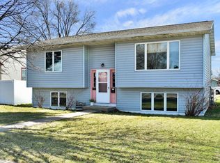 907 E 4th St, Winona, MN 55987
