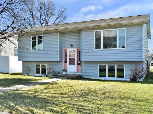 907 E 4th St, Winona, MN 55987