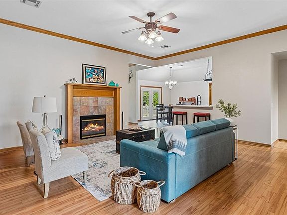 4th image of 1909 Del Simmons Dr