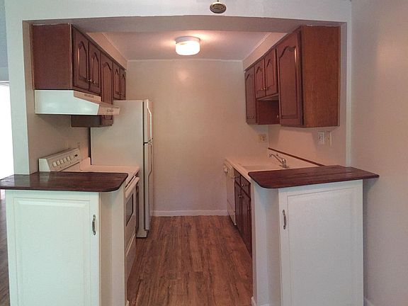 3rd image of 80 Wellington Ct #A