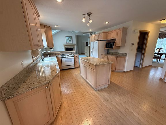 3rd image of 2954 Brandywine Park Dr