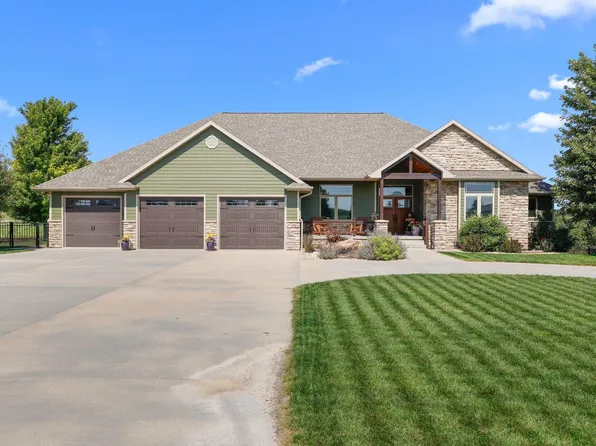 1804 Lifesong Cir, Hastings, NE 68901