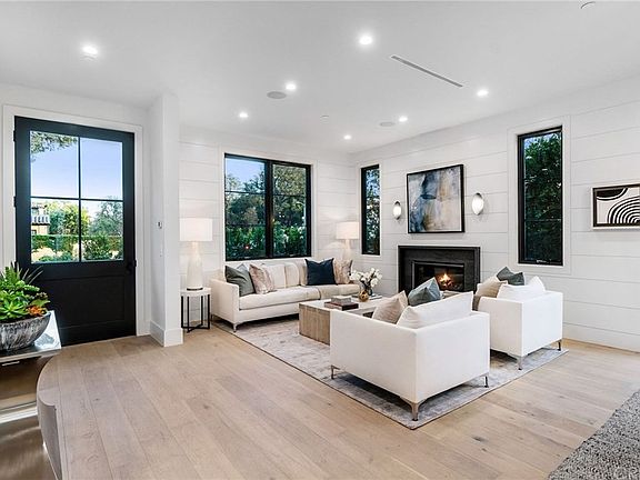 3rd image of 4405 Sancola Ave