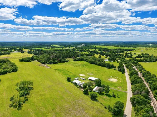 405 Old Highway 20, Mc Dade, TX 78650