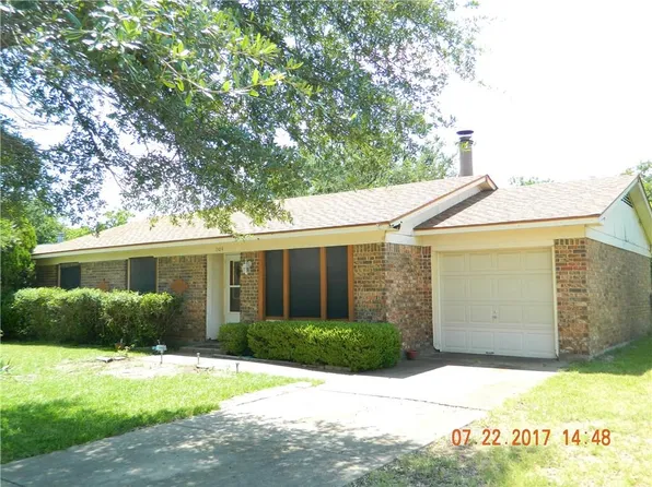 1104 John Reagan St, Benbrook, TX 76126