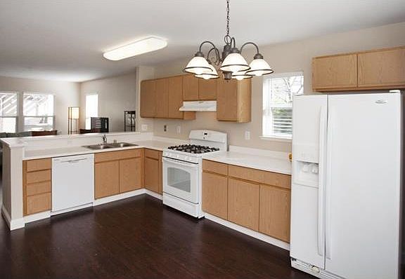 5th image of 2063 E San Antonio St