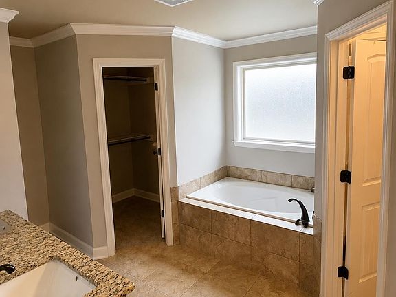 5th image of 249 Reuben Dr