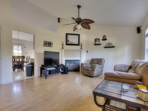 2nd image of 6048 Warrenpark Ln