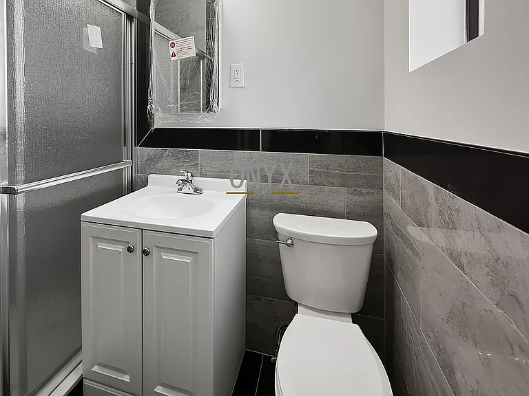 1679 Gates Ave #2L — Photo 11
