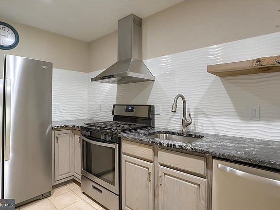 5th image of 359 Deerfield Dr