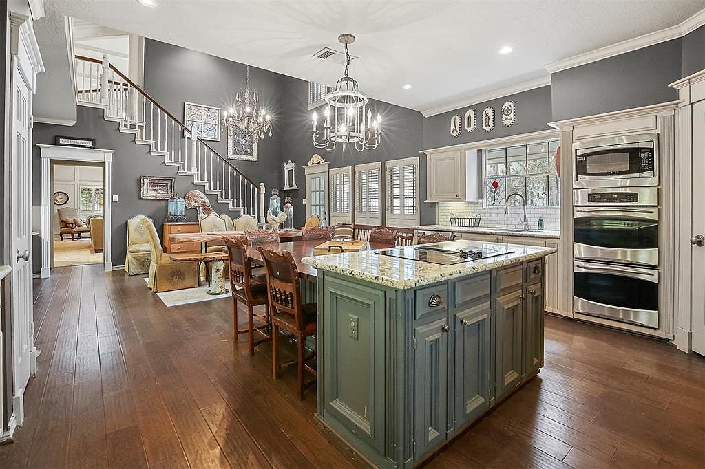 First class 68ed612a73166812b36490b7.jpg?