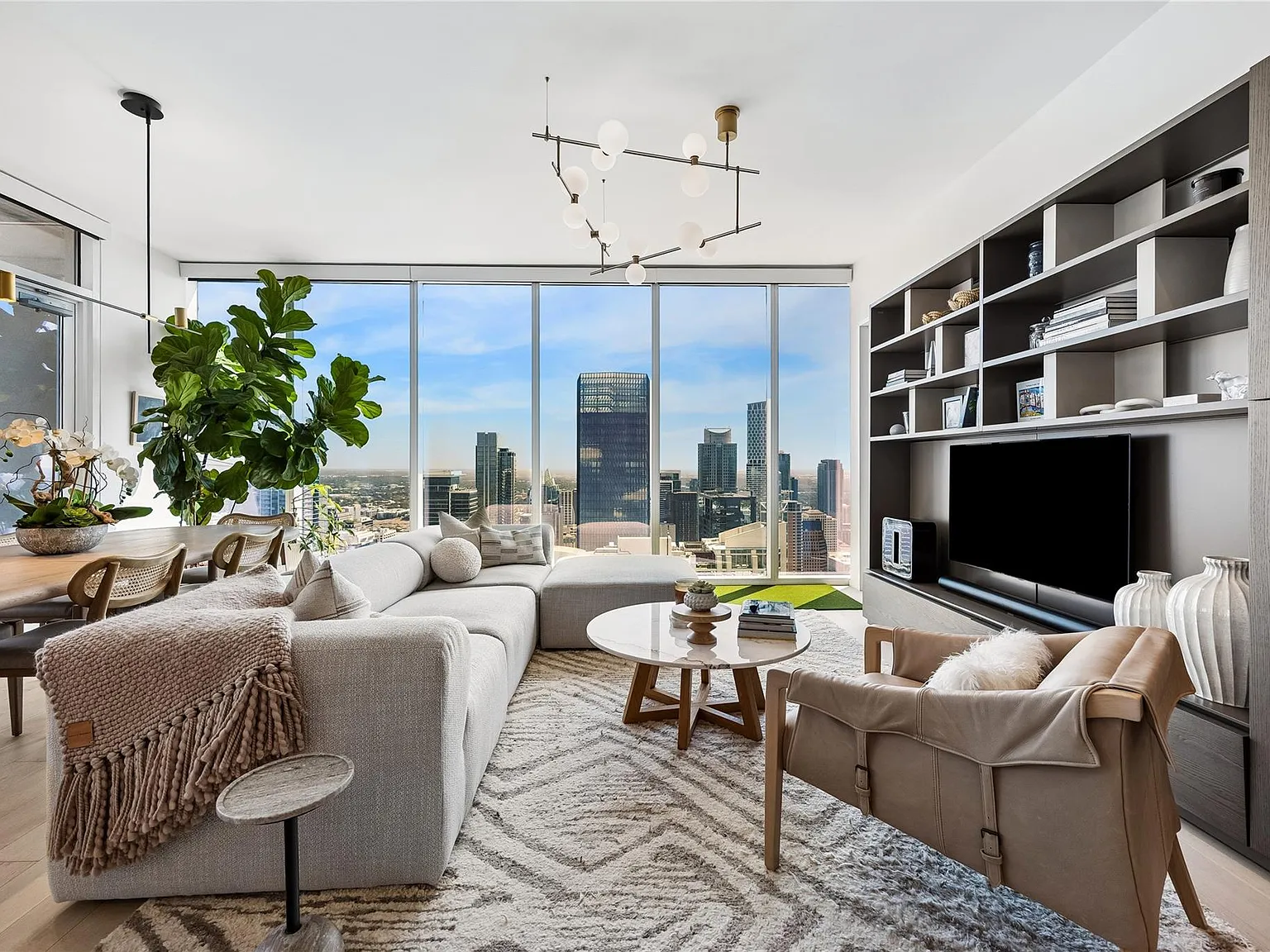 2 bed, 2.0 bath, 1467 sqft, $7,800 — Photo 3