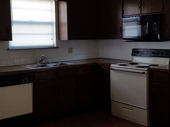 2nd image of 1612 NW Cardiff Dr