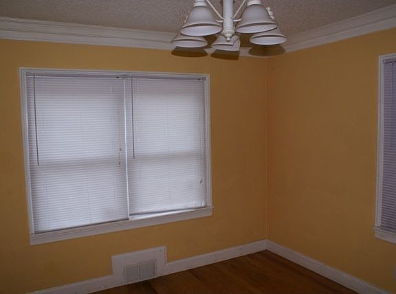 Living Room w/hardwood floors