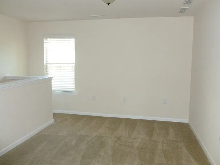 227 Begen St — Photo 7