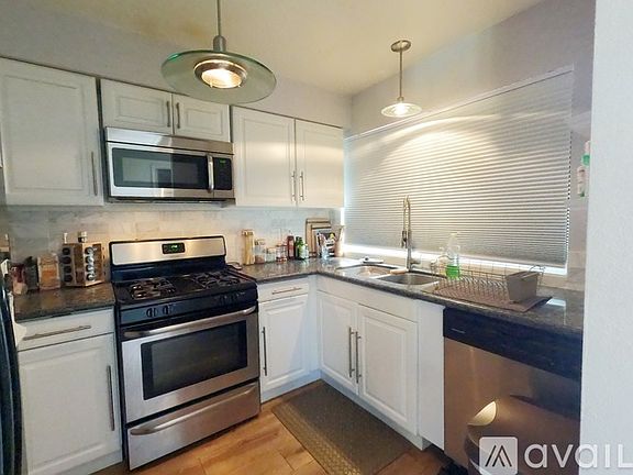 5th image of 1231 Crestwood Dr #1