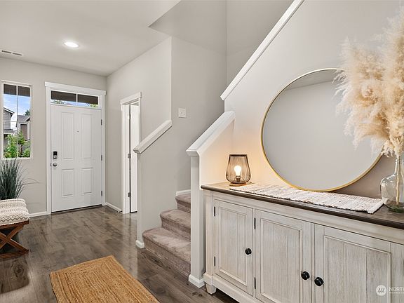 4th image of 2827 Anna Street NE