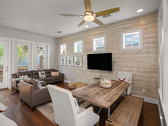 4th image of 147 W Brundrett Ave